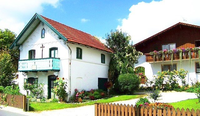 Haus Kaufen München
 Haus im bayrischen Stil Typisches Haus in Bayern