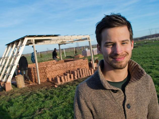 Haus Kaufen Schöningen
 Erdbeben Student baut einfaches Haus für Erdbebengebiete