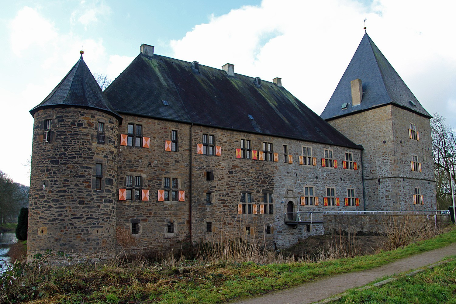 Haus Kemnade
 Wasserschloss Haus Kemnade in Hattingen › RuhrpottPedia