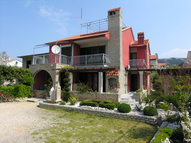 Haus Nr 5
 Haus mit zwei Ferienwohnungen in Palit auf der Insel Rab