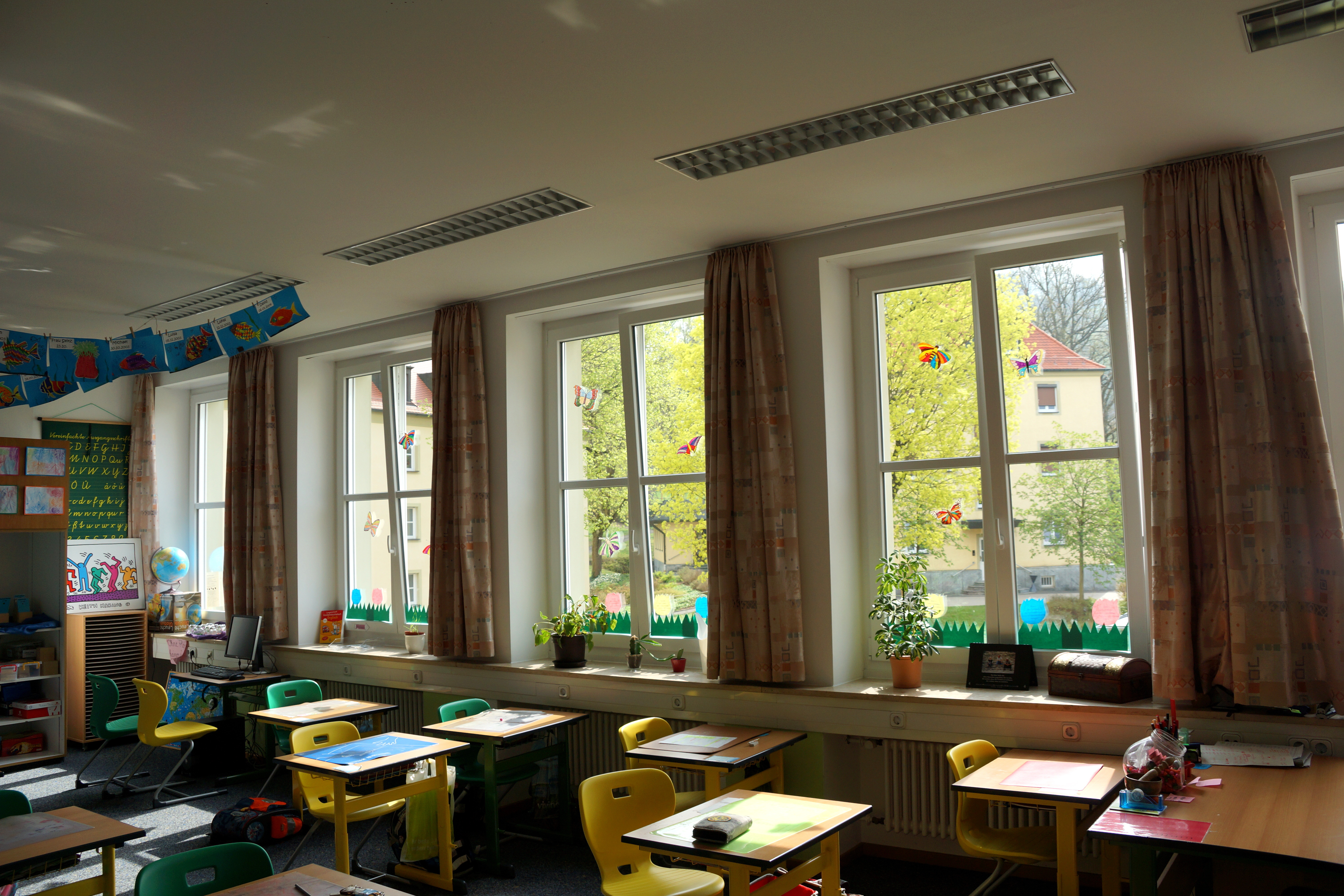 Haus St Marien Neumarkt
 File Grundschule Haus St Marien Neumarkt Klassenzimmer