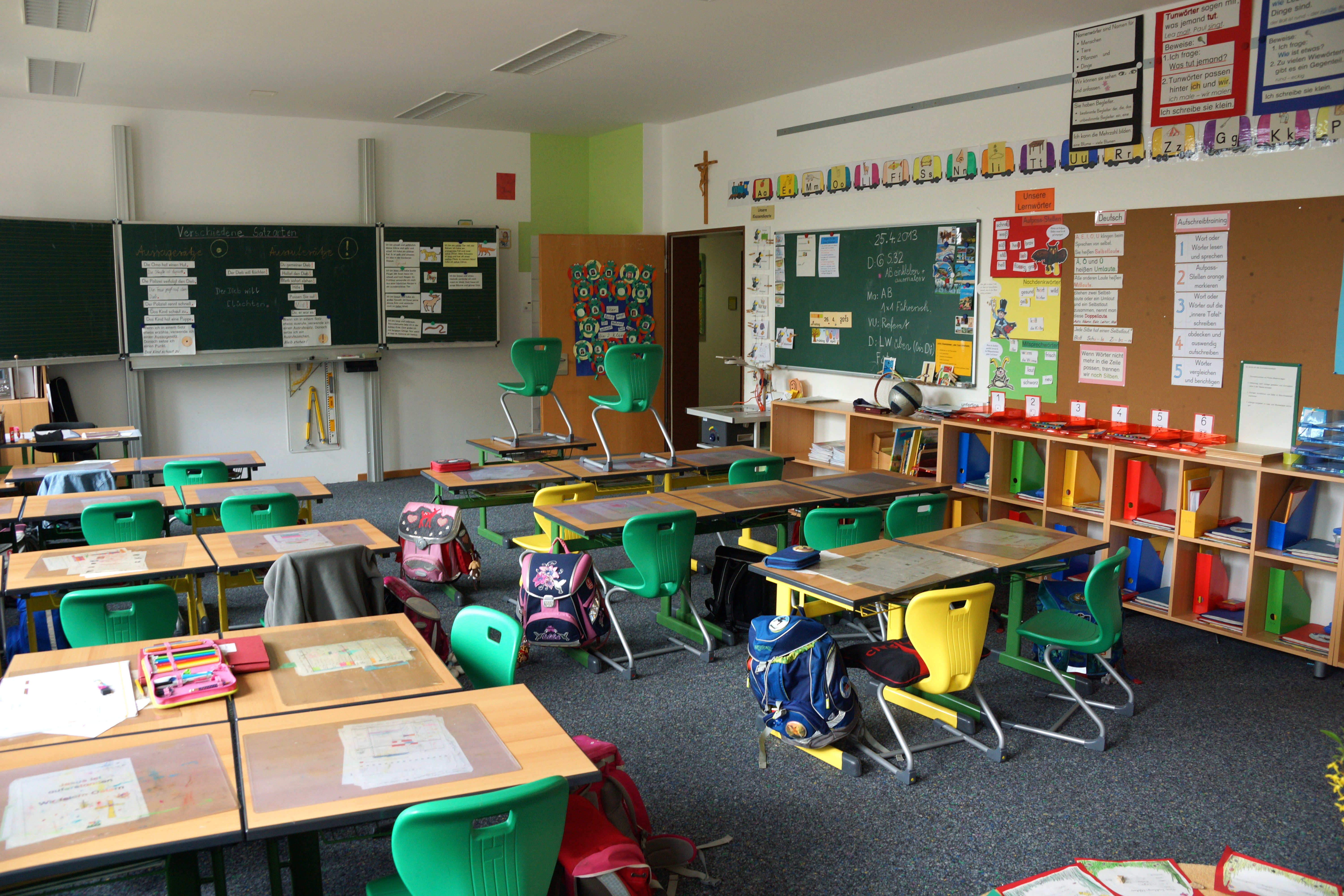 Haus St Marien Neumarkt
 File Grundschule Haus St Marien Neumarkt Klassenzimmer