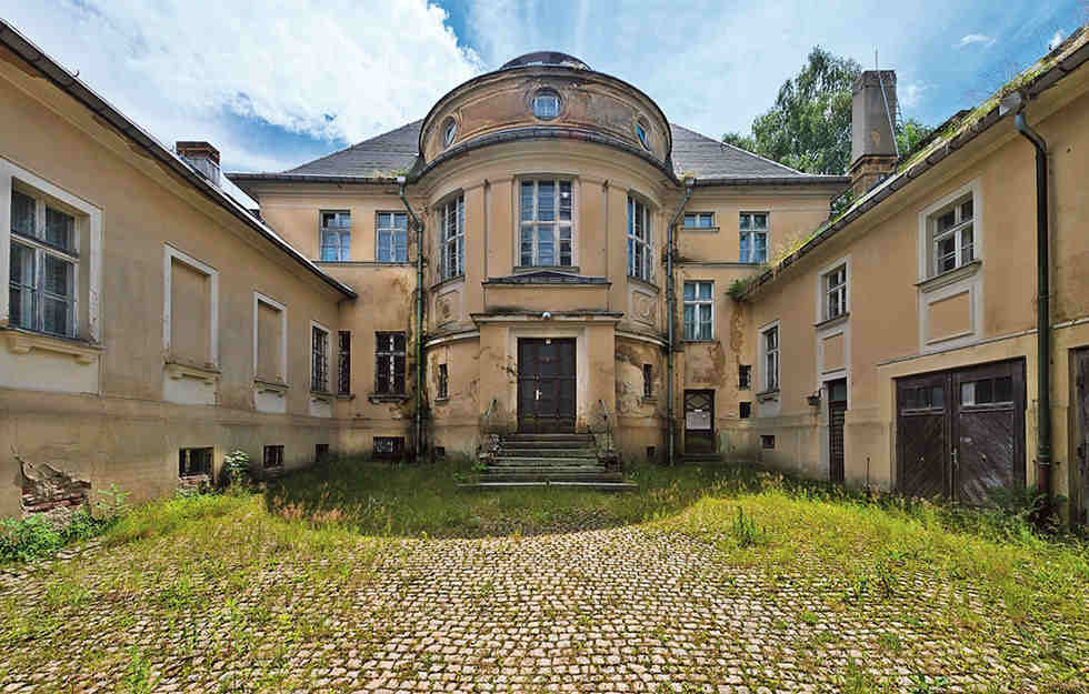 Haus Versteigerung
 Die Villa des Handschuhfabrikanten kommt unter den Hammer