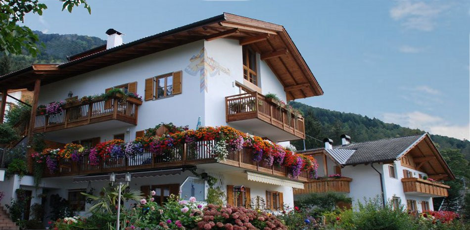 Haus Waldfrieden
 Herzlich willkommen im Haus Waldfrieden in Dorf Tirol