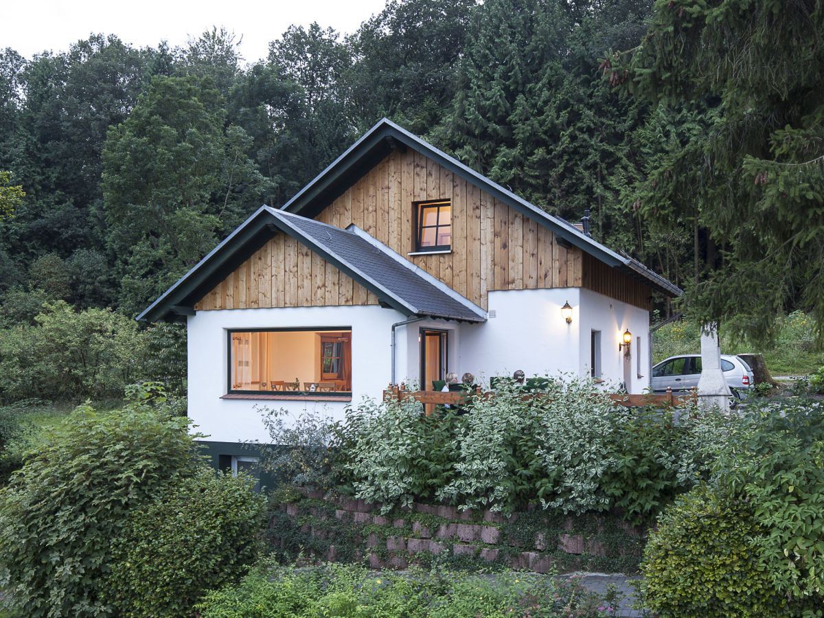 Haus Waldfrieden
 Ferienhaus "Waldfrieden" Rüthen Familie Marianne & Franz