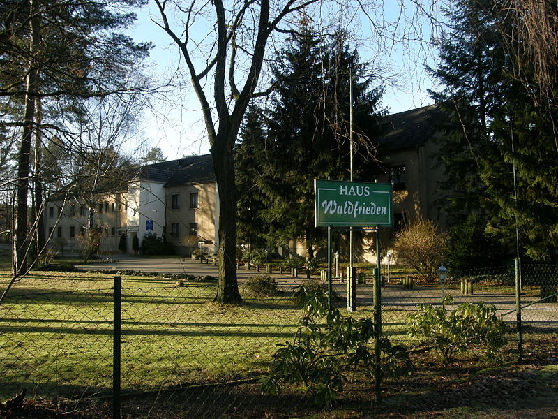 Haus Waldfrieden
 Datei Reg Hildebrandt Heim Haus Waldfrieden Bernau 2012