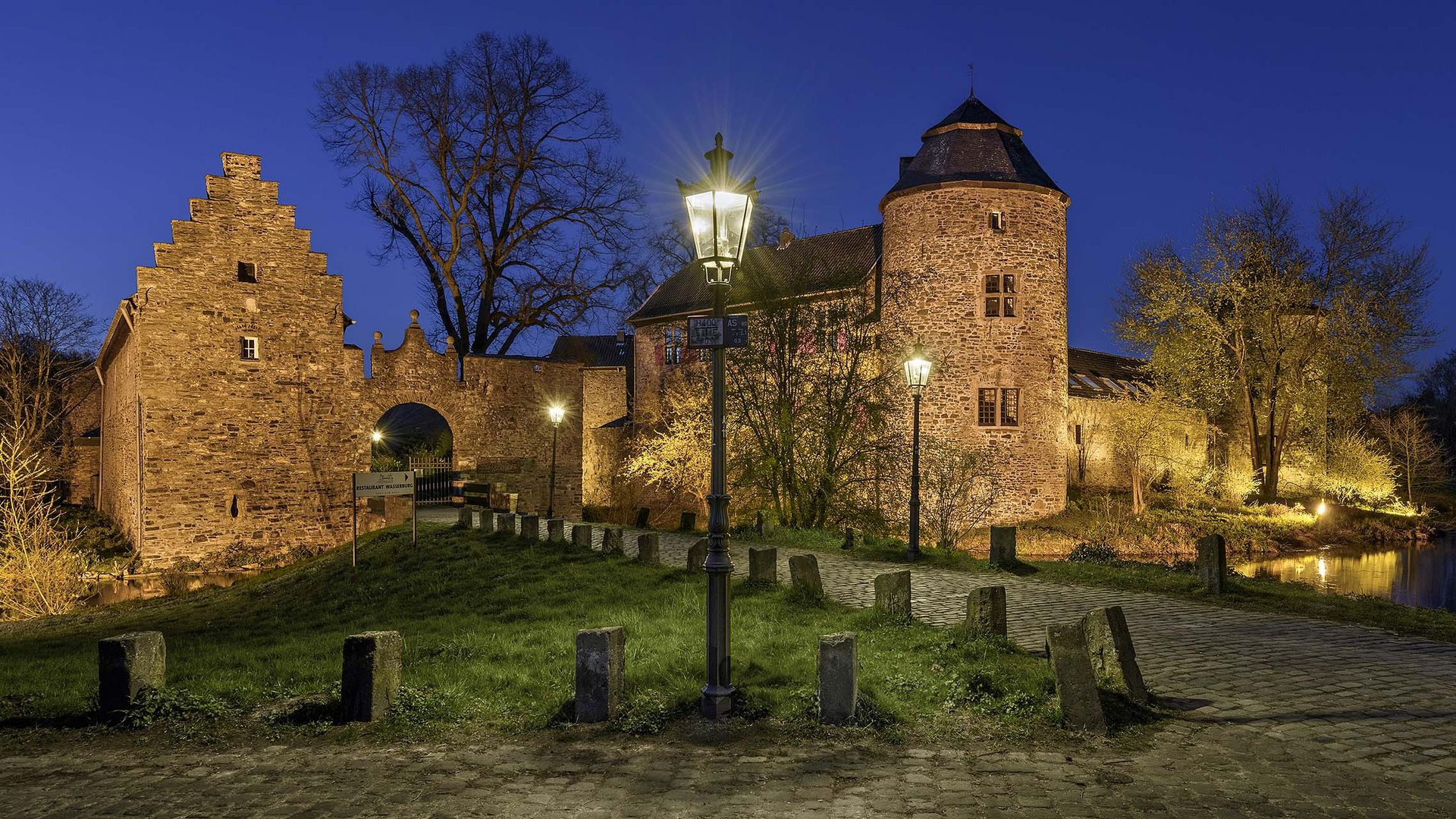 Haus Zum Haus
 Wasserburg Ratingen Haus zum Haus III Foto & Bild