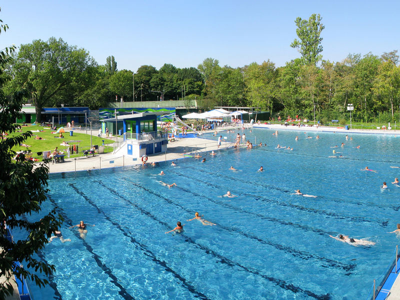 Hausen Frankfurt
 Freibad Hausen