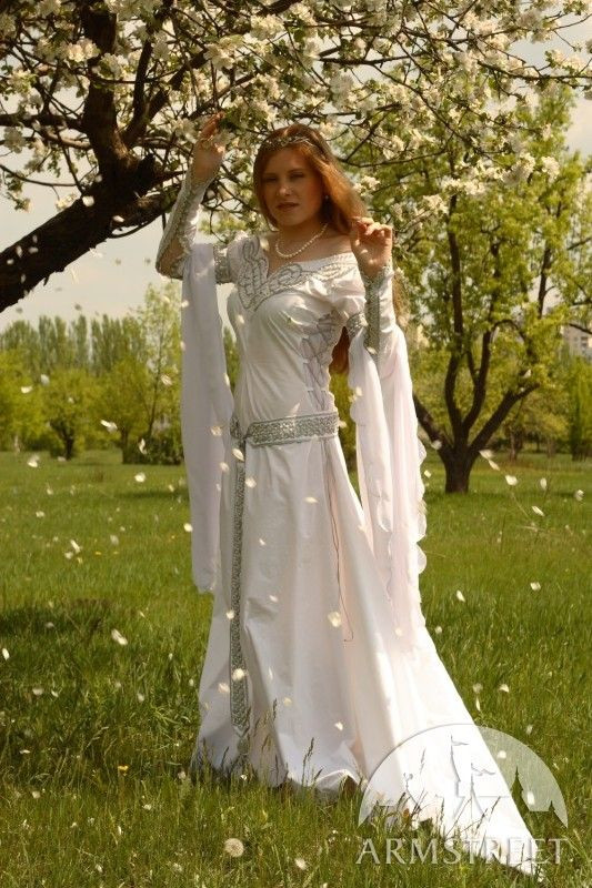 Heidnische Hochzeit
 Mittelalter Kleid Für Hochzeit „Isolde“