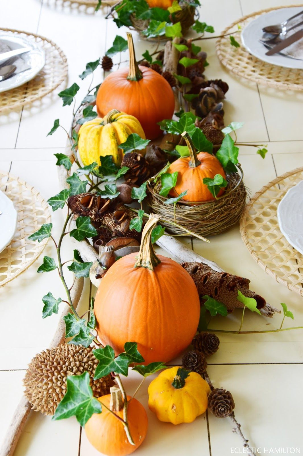 Herbstdeko Tisch
 Herbstliche Tischdeko mit Kürbissen