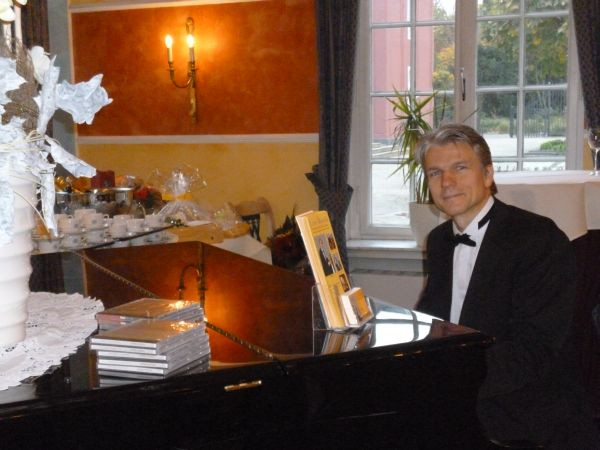 Hintergrundmusik Hochzeit
 Piano Hintergrundmusik für Hochzeit Geburtstag Feier