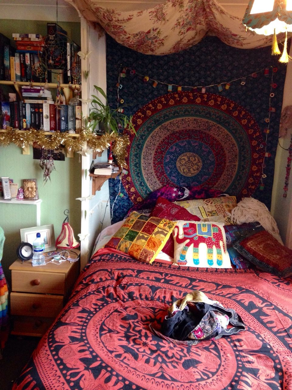 Hippie Decke
 lunar amethyst “bvddhist “ f0xbaby “ room goals