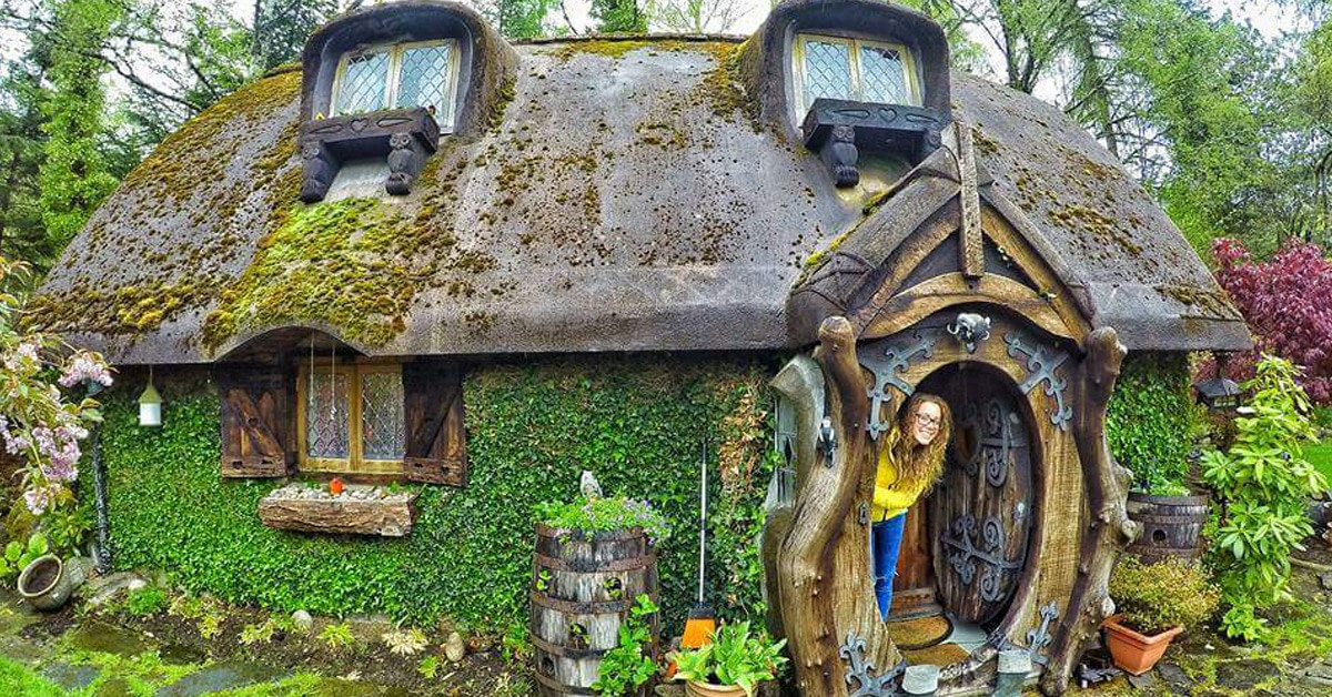 Hobbit Haus
 Real Life Hobbit House Imagines the Fantastical Book into