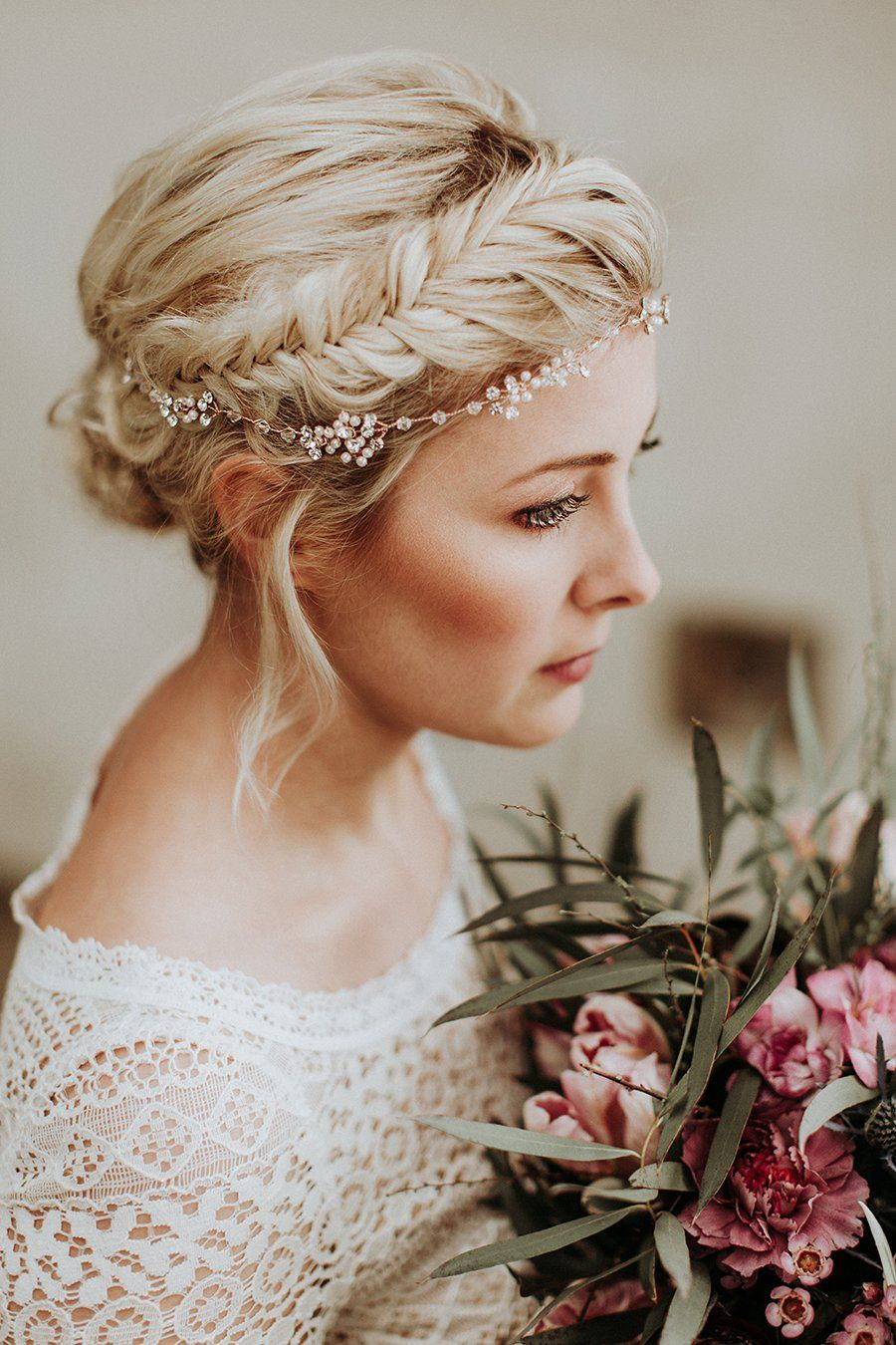 Hochsteckfrisuren Romantisch Geflochten Hochzeit
 Neue Brautfrisuren für lange Haare