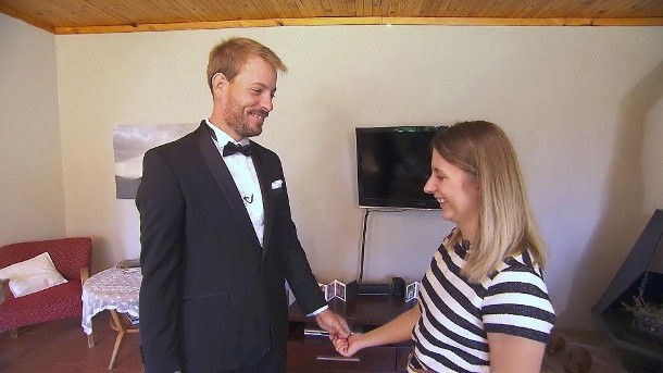 Hochzeit Anna Und Gerald
 "Bauer sucht Frau" Star Gerald zeigt Smoking für Hochzeit