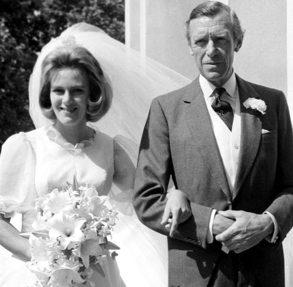 Hochzeit Charles Und Camilla
 Royals Charles und Camilla – eine lange Liebesgeschichte