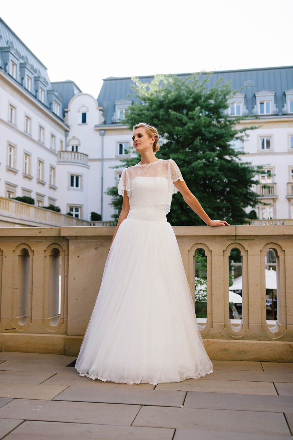 Hochzeit Corsage Trägerlos
 Brautkleid mit Tüll Corsage und Spitze von küss braut