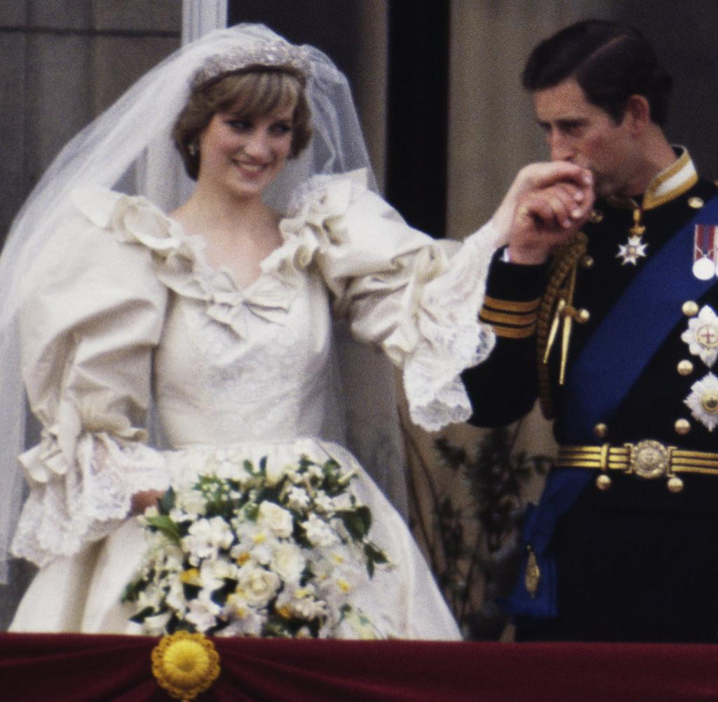 Hochzeit Diana Charles
 Lippenbekenntnisse Küsse der royalen Paare auf dem Balkon