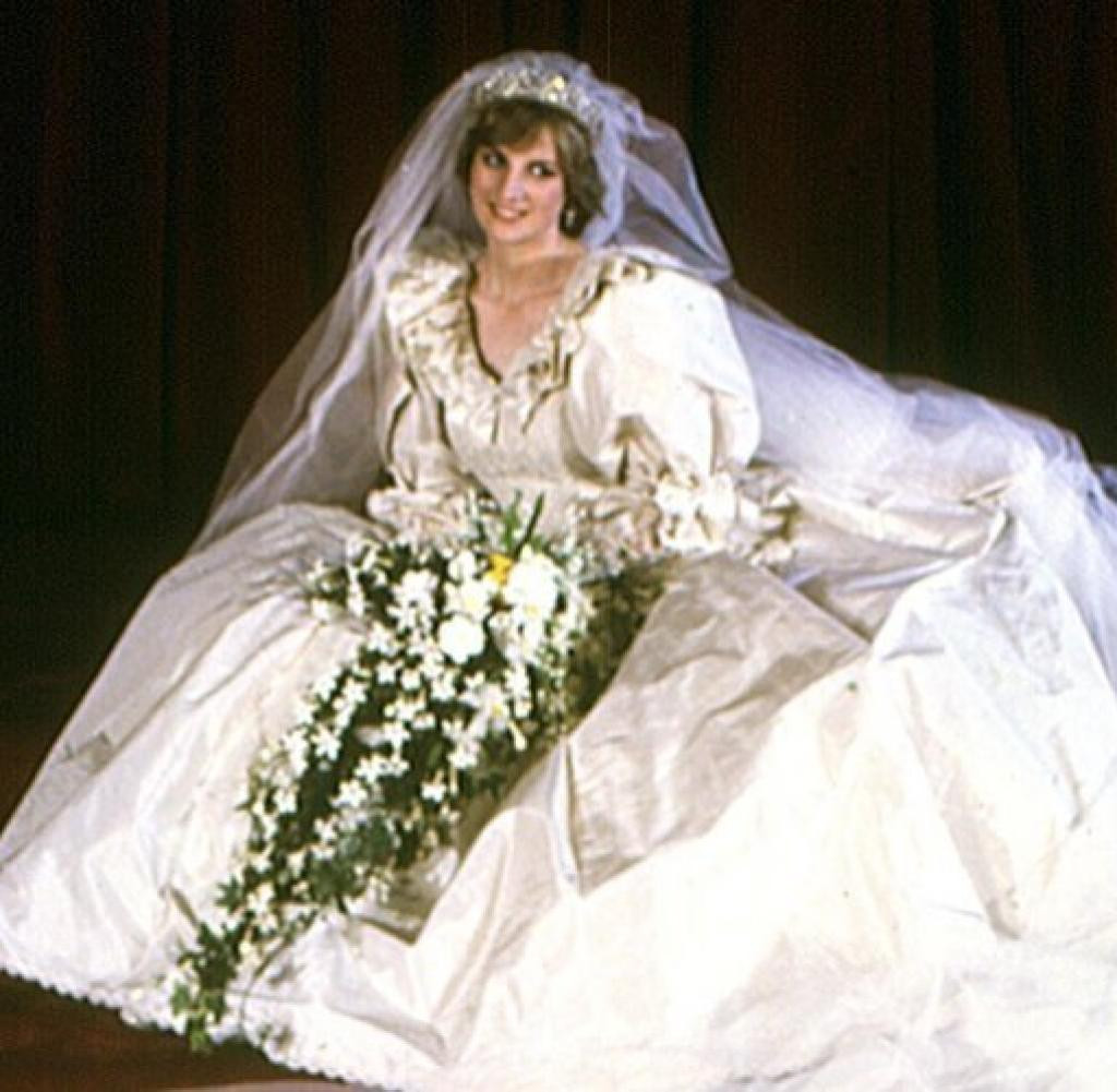 Hochzeit Diana
 Grossbritannien Bilder der sterbenden Lady Di werden