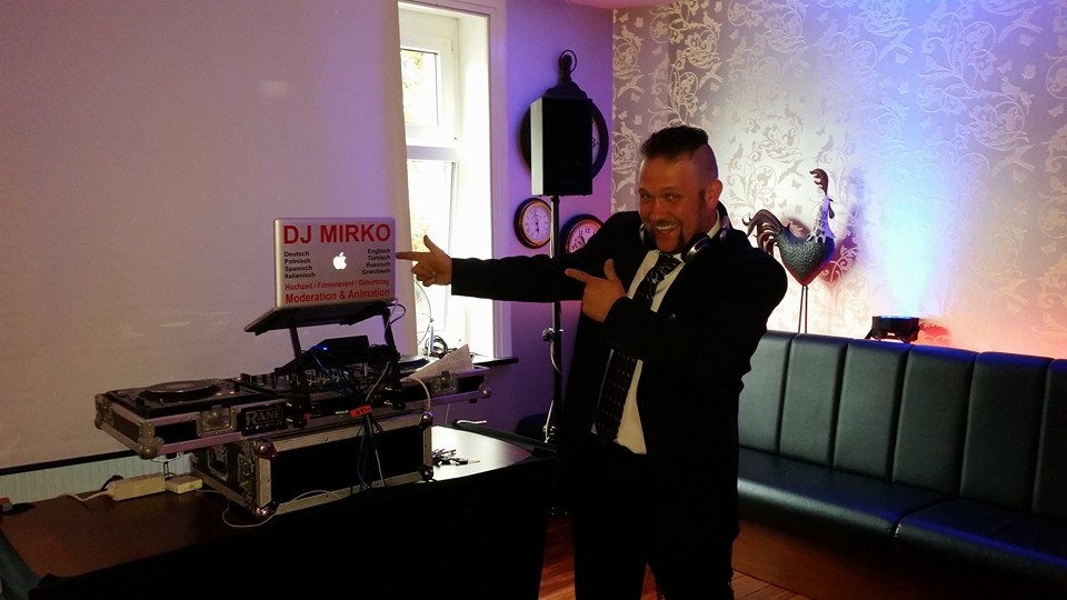 Hochzeit Dj
 DJ in Dortmund sorgt als Hochzeits DJ für Spaß