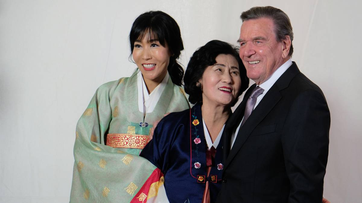 Hochzeit Gerhard Schröder
 Gerhard Schröder und Soyeon Kim feiern Hochzeit im Hotel