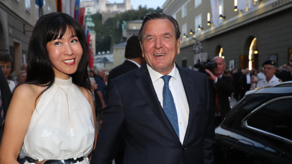 Hochzeit Gerhard Schröder
 Gerhard Schröder feiert seine Hochzeit in Berlin