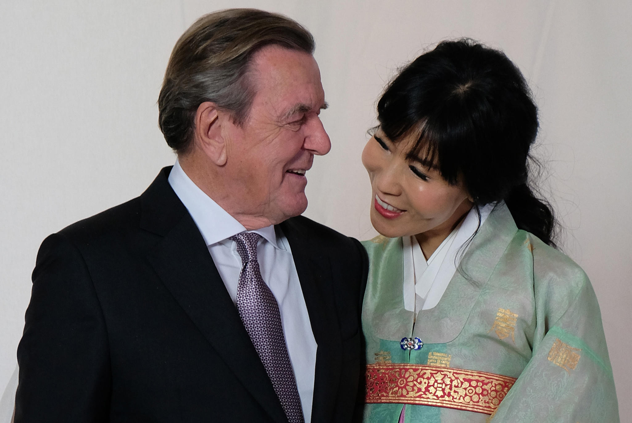 Hochzeit Gerhard Schröder
 Gerhard Schröder Zweite Hochzeit mit Soyeon Kim in Berlin