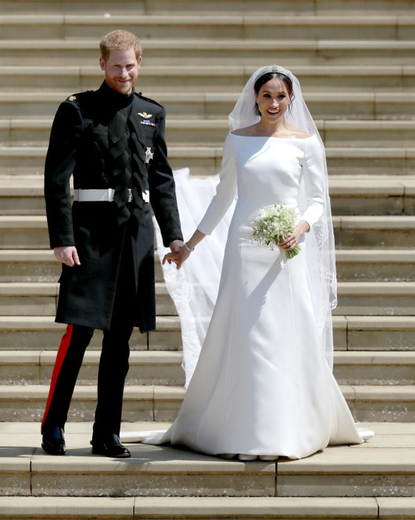 Hochzeit Harry Meghan Kleid
 Das hat Meghans Hochzeitsoutfit gekostet News