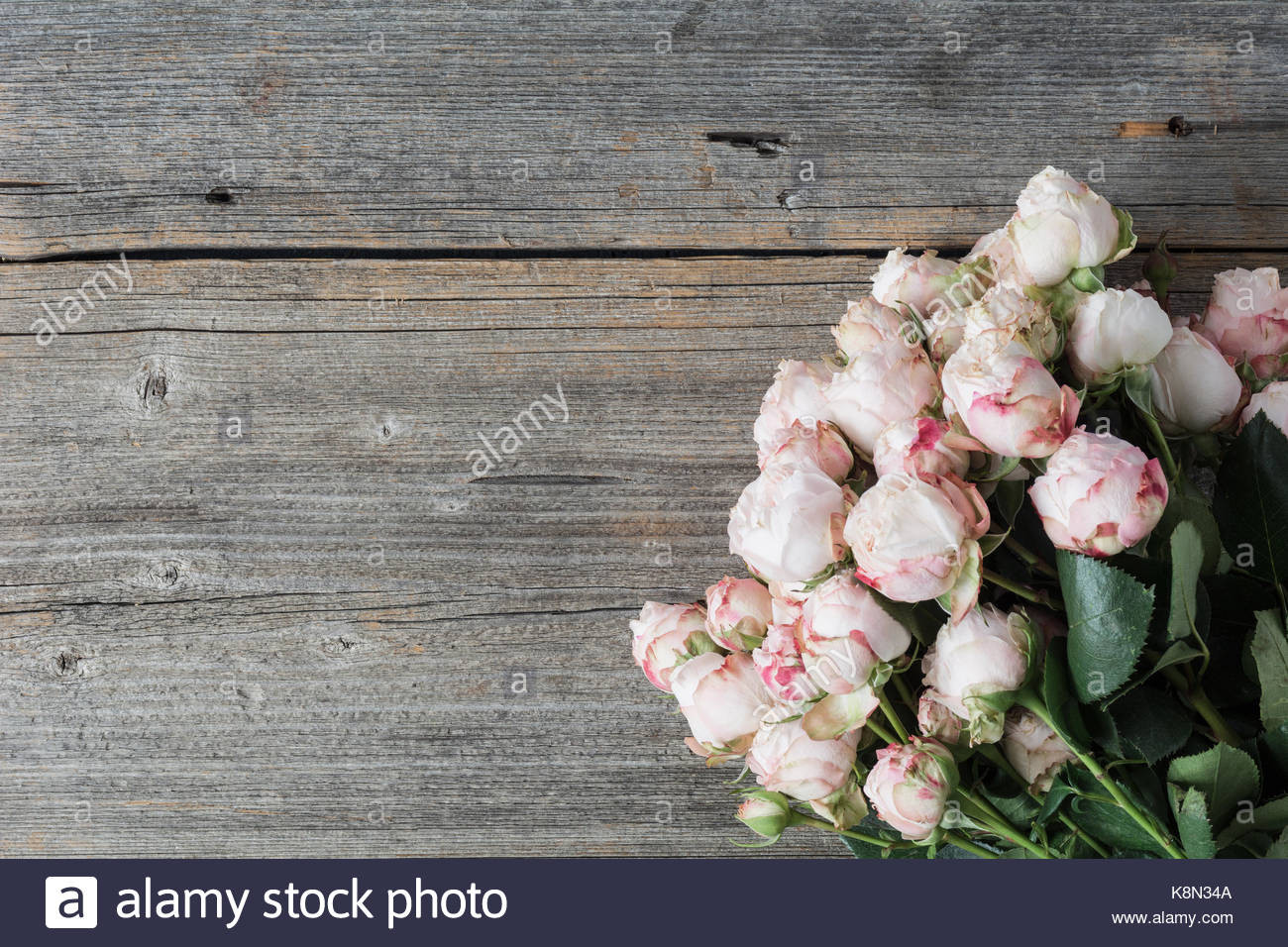 Hochzeit Hintergrund
 Rosen auf vintage Holz Hintergrund Floral frame