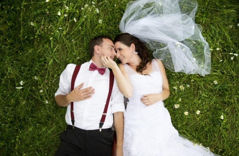 Hochzeit Hosenträger
 Das perfekte Outfit als Hochzeitsgast – von der Krawatte