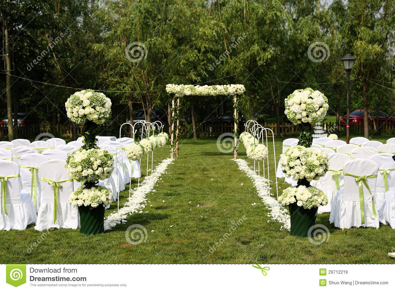 Hochzeit Im Freien
 Hochzeit Szene im Freien stockbild Bild von feier blumen