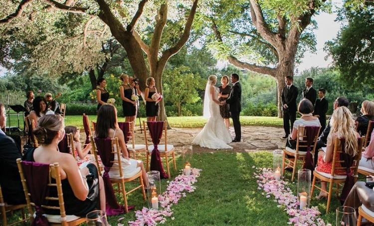 Hochzeit Im Freien
 Hochzeit Trauung Freien Sommer Windlichter Rosenblaetter