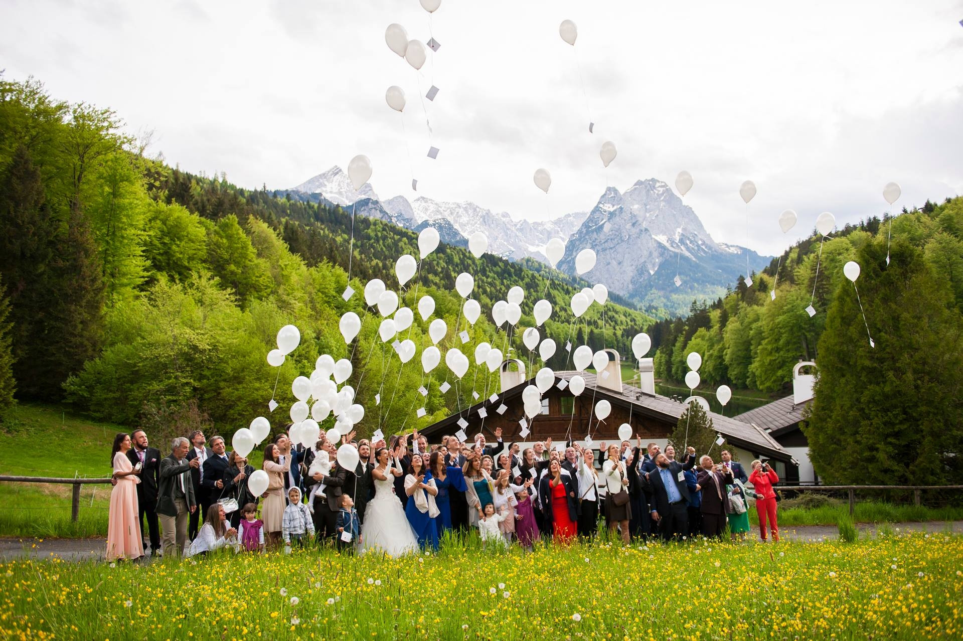 Hochzeit In Den Bergen
 Luftballons bei der Hochzeit Die Hochzeiterin
