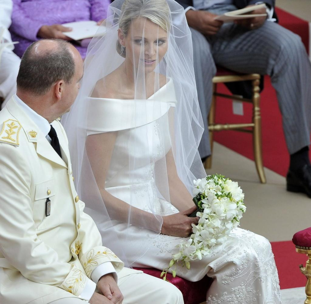 Hochzeit In Monaco
 Monaco 2011 Vor dem Traualtar wirkt Charlene wie