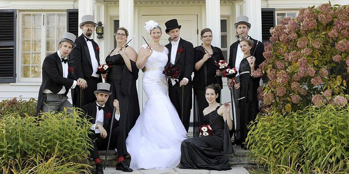 Hochzeit In Schwarz
 Theater Hochzeit in Schwarz und Rot