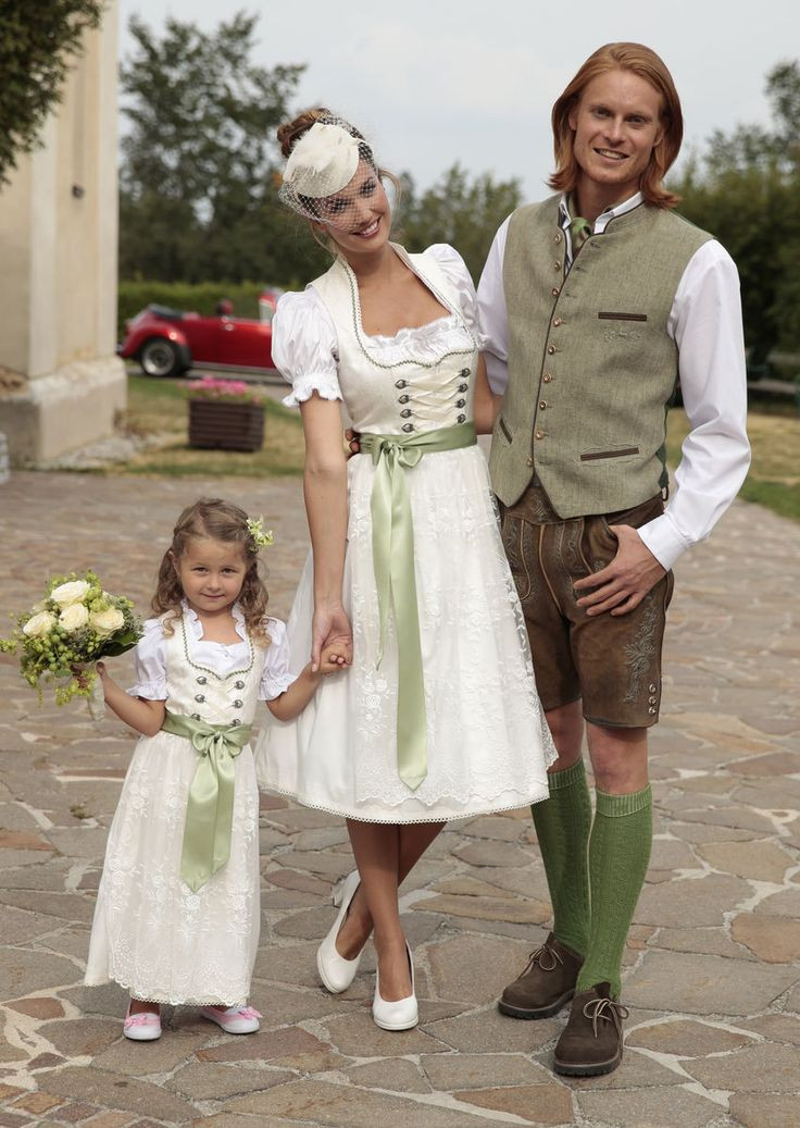 Hochzeit In Tracht
 Hochzeit am Land Tracht Brautdirndl im line Shop von