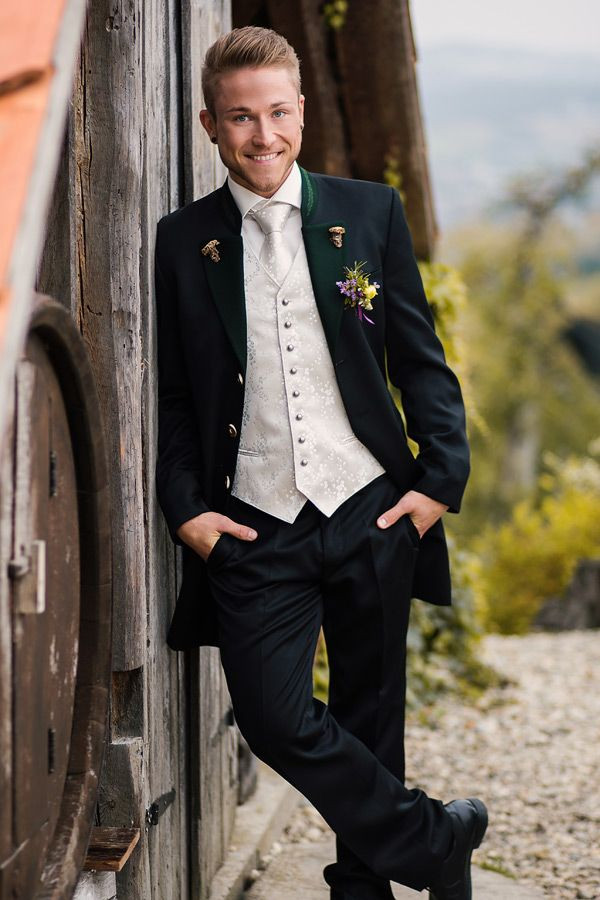 Hochzeit In Tracht
 Hochzeitstrachten von Hiebaum für Damen & Herren für Ihre