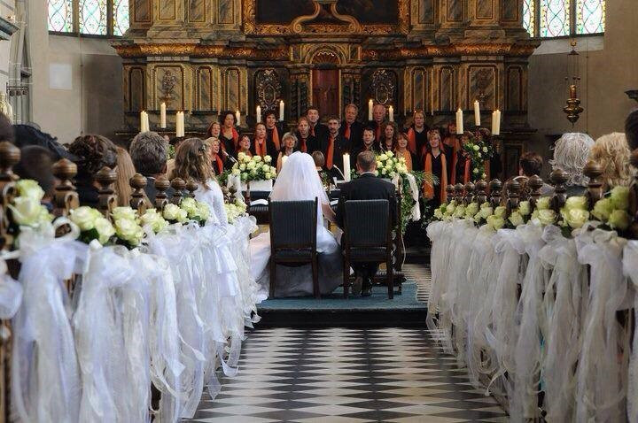 Hochzeit Kirchendeko
 Blumen Sanders Hochzeit Kirchendeko