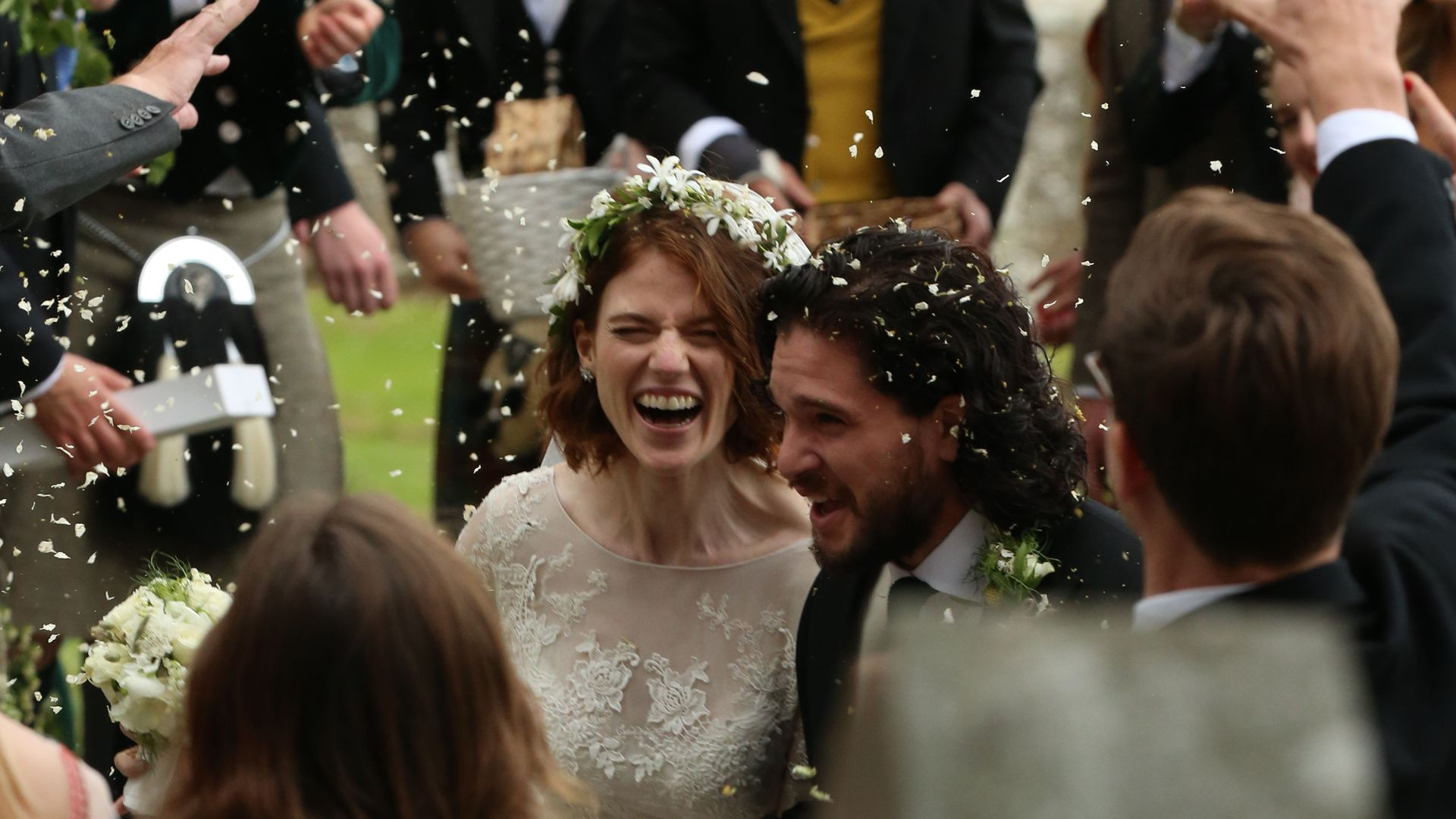 Hochzeit Kit Harington
 Hochzeits Eindringling GoT Fan filmte Kit Harington