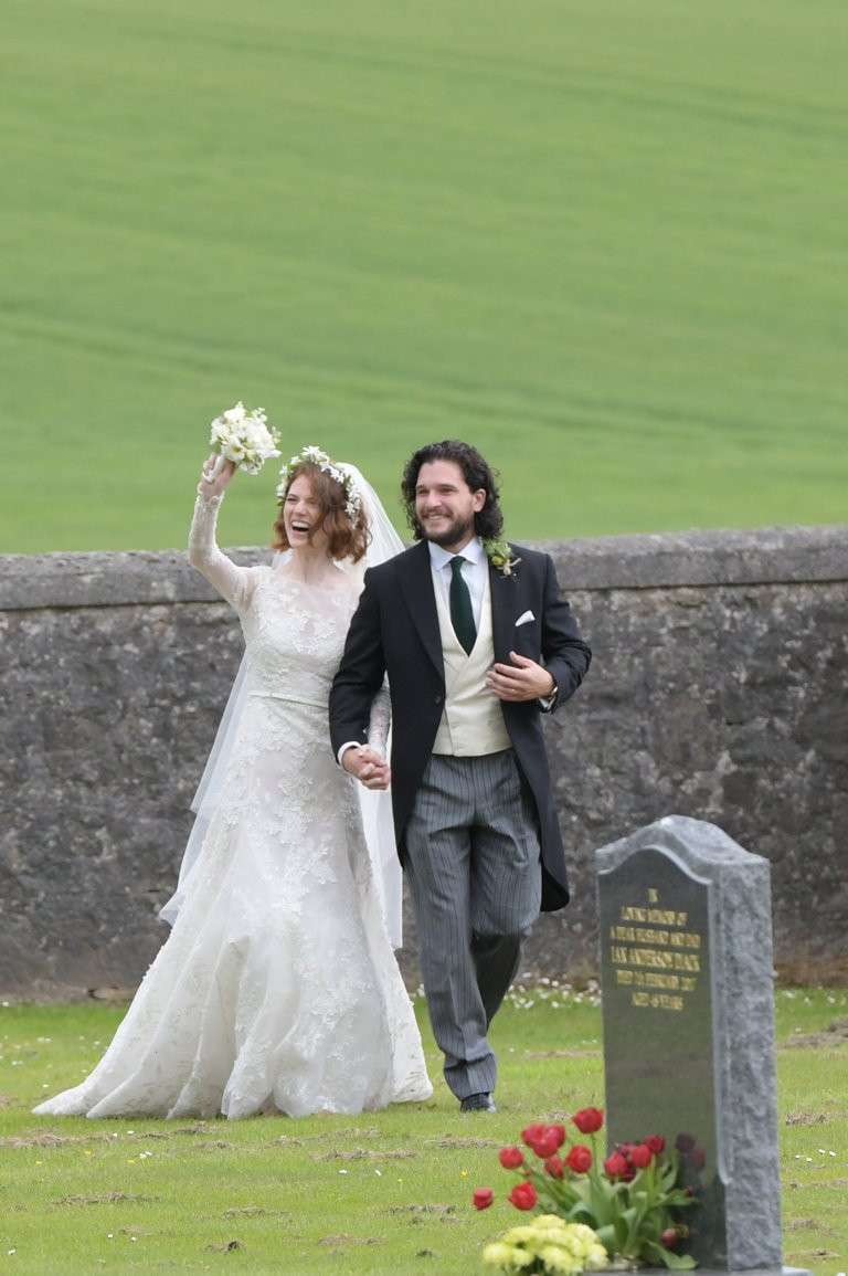 Hochzeit Kit Harington
 Die Gäste schauen noch schlimmer für Verschleiß da lassen