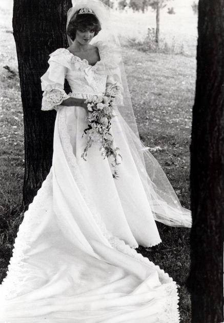 Hochzeit Lady Di
 Lady Diana Sie stürzte sich schwanger Treppe runter