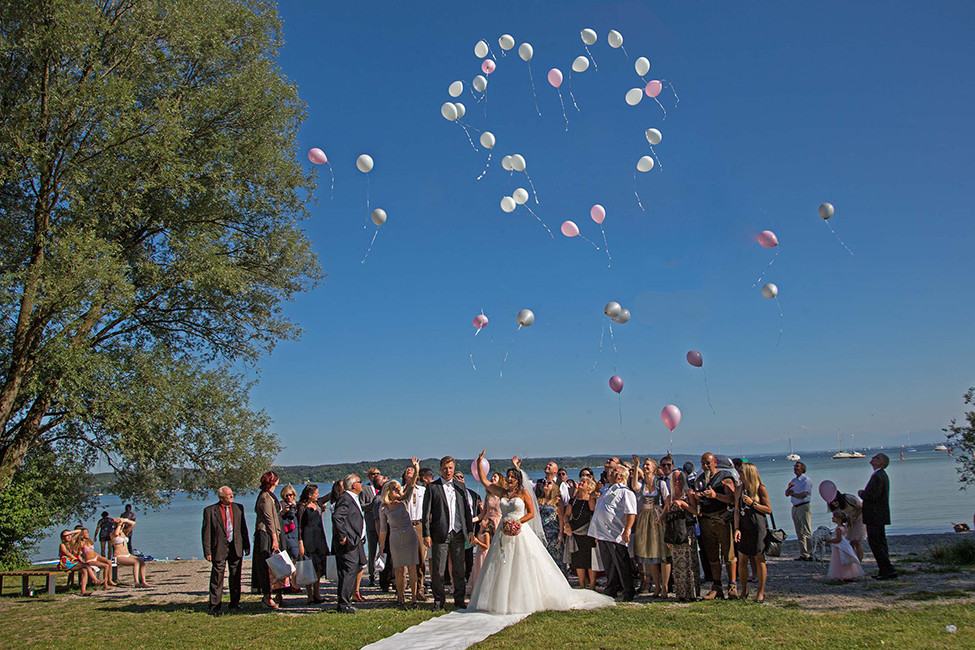Hochzeit Luftballons Steigen Lassen
 Hochzeit Luftballons steigen lassen bei München