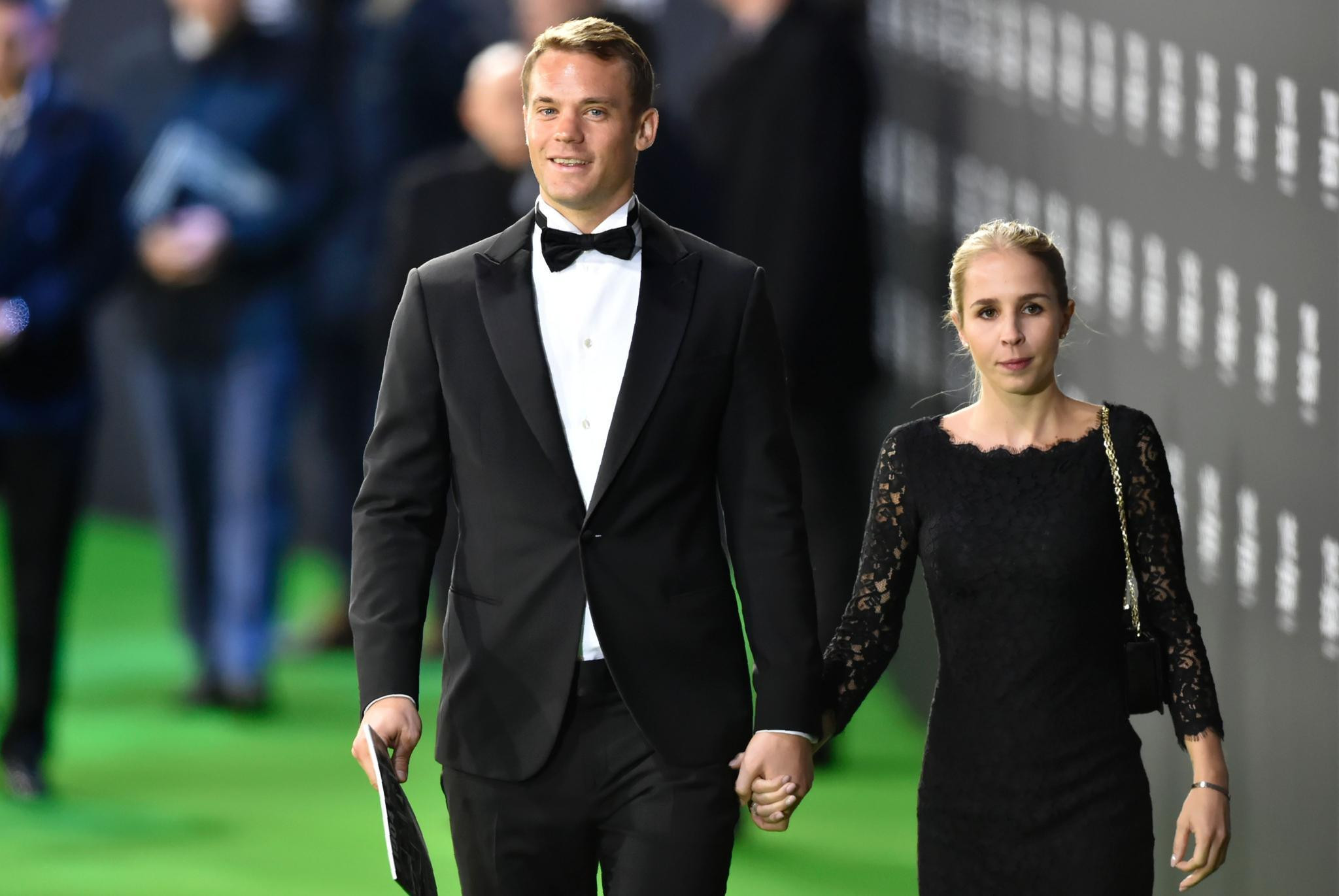 Hochzeit Manuel Neuer
 Manuel Neuer auf Instagram So süß gratuliert ihm seine