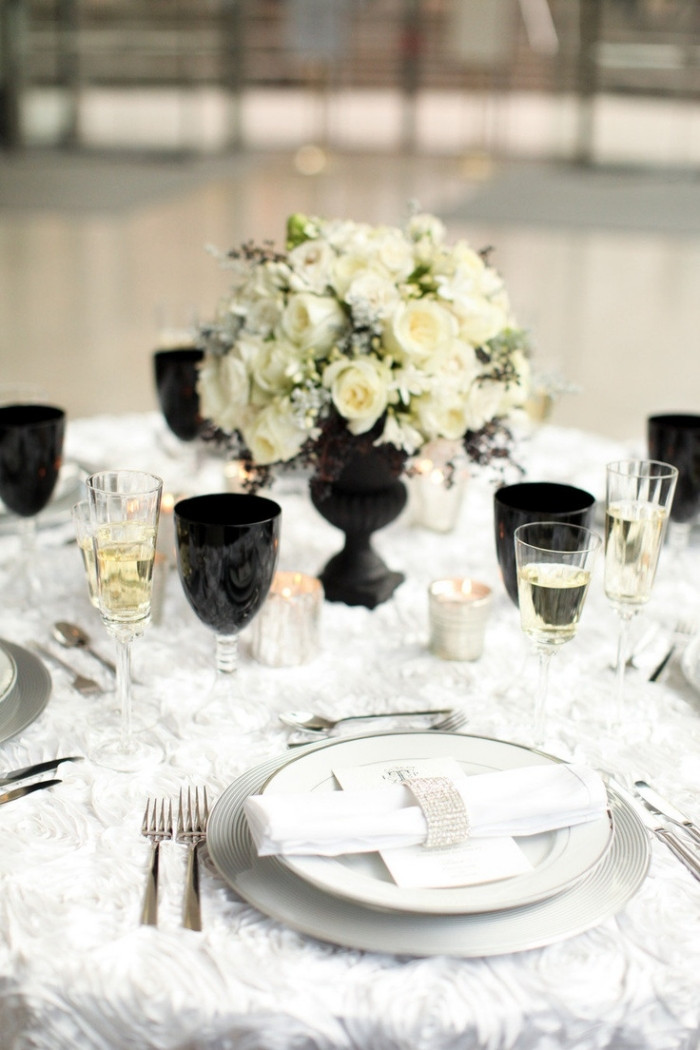 Hochzeit Schwarz Weiß
 47 elegante Hochzeitstische in Schwarz weiß arrangiert