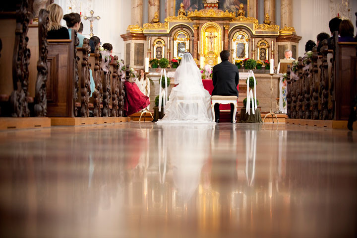 Hochzeit Überraschung Nach Kirche
 Hochzeit Kirche Foto & Bild