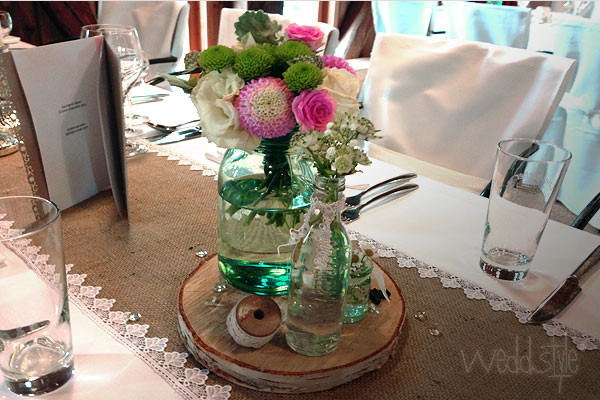 Hochzeit Vintage Deko
 Vintage Tischläufer für Hochzeit mieten weddstyle