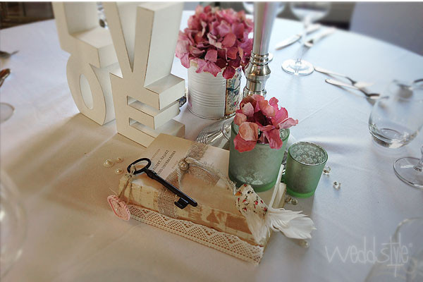 Hochzeit Vintage Style
 Vintage Hochzeitsdeko mit alten Büchern