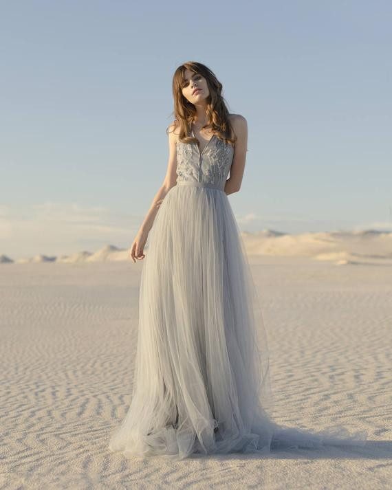 Hochzeitskleid Blau
 Blau und grau Hochzeitskleid Tüll Brautkleid