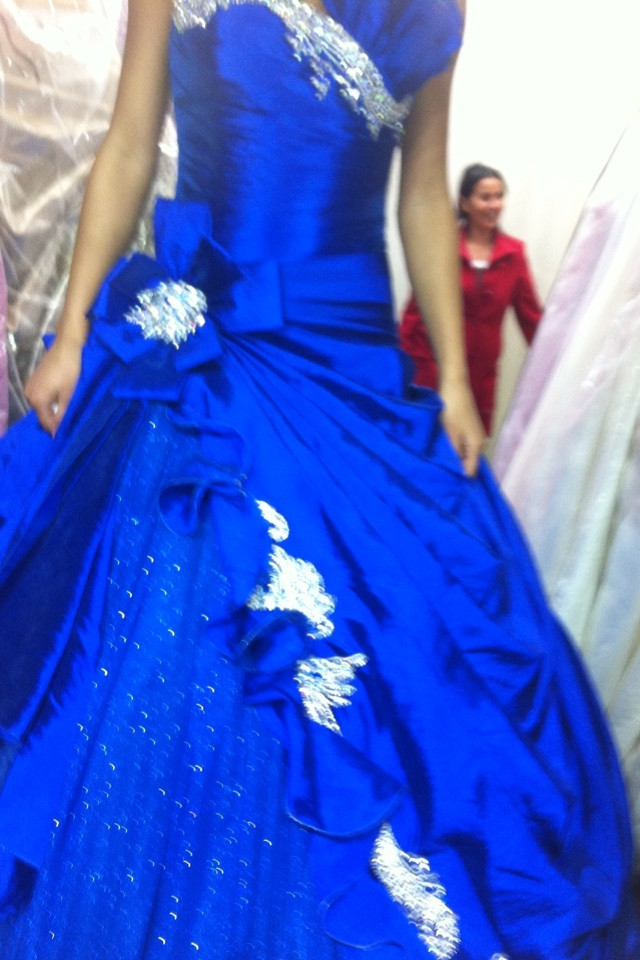 Hochzeitskleid Blau
 Hochzeitskleid Blau – Friseur