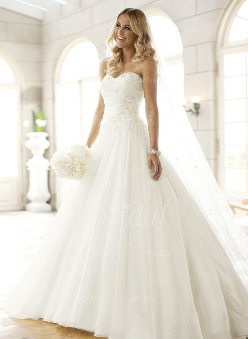 Hochzeitskleid Glitzer
 Die besten 25 Kleid herzausschnitt Ideen auf Pinterest